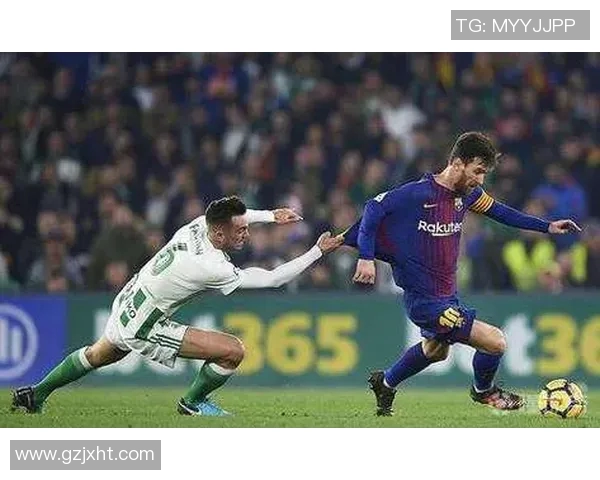 足球明星首次见到自己精美蜡像的感人瞬间与背后故事揭秘